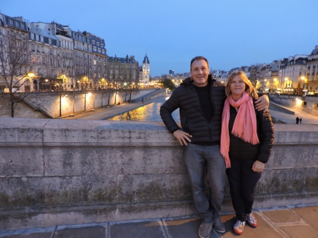 Sergio y Claudia disfrutando Paris