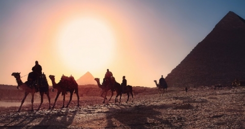 Egipto reduce costos para atraer turistas