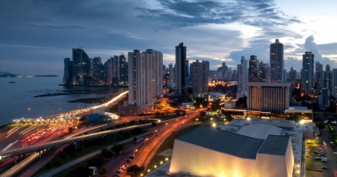 Panamá anuncia apertura a viajeros