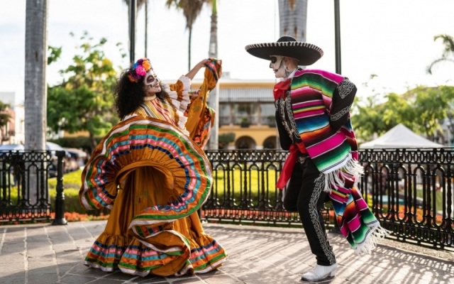 MÉXICO: CELEBRANDO EL DÍA DE LOS MUERTOS 