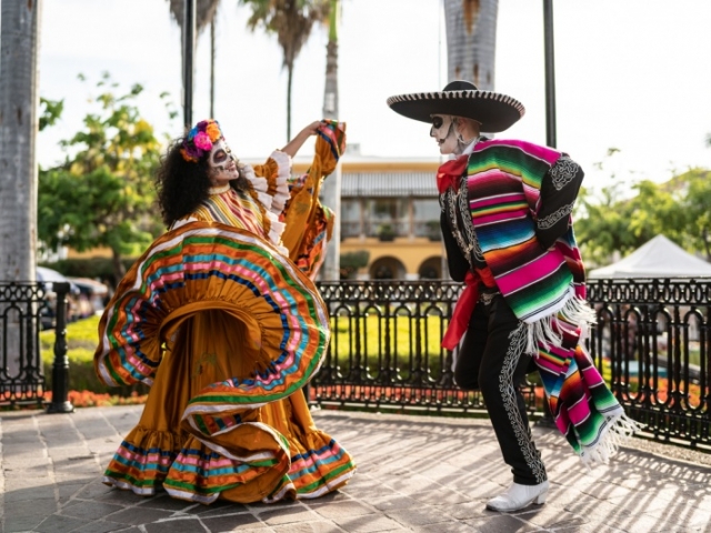 MÉXICO: CELEBRANDO EL DÍA DE LOS MUERTOS 