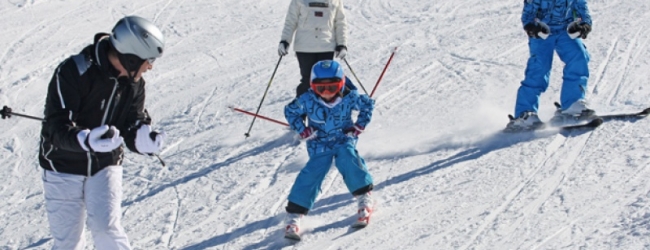  Con cautela, reabren los centros de esquí para residentes